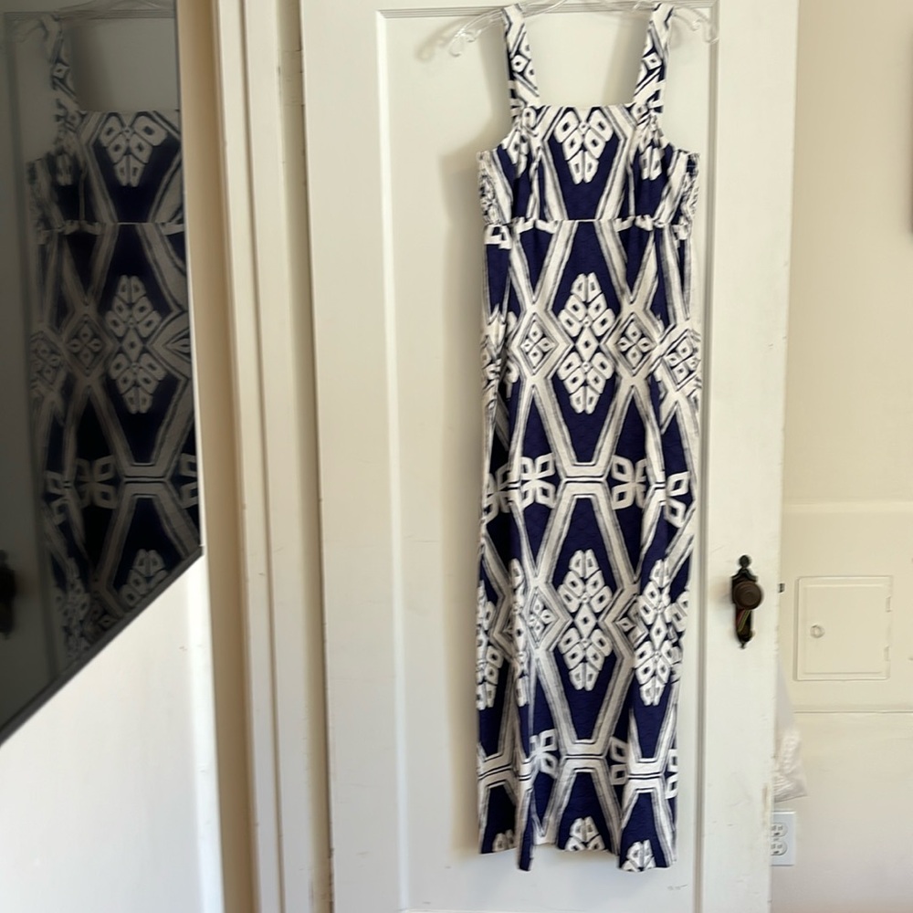 Tory Richard long dress.  Very slimming. Says 4 but more like 6-8.